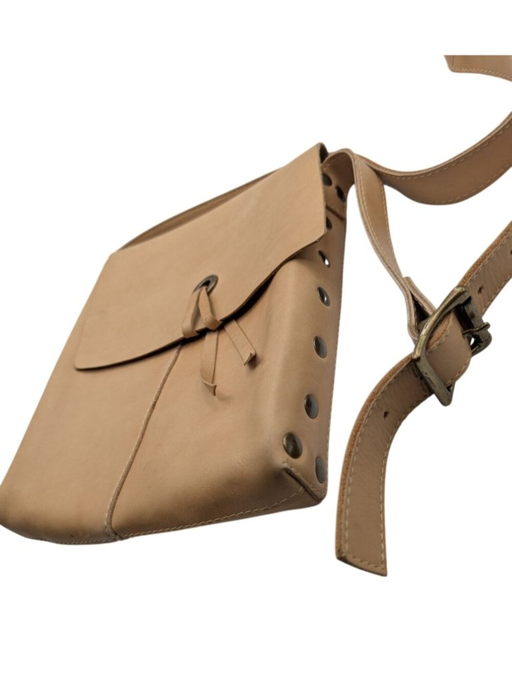 Hobo International Leather Tan Crossbody Bag With Grommet Detailing & Adjustable - Picture 3 of 12